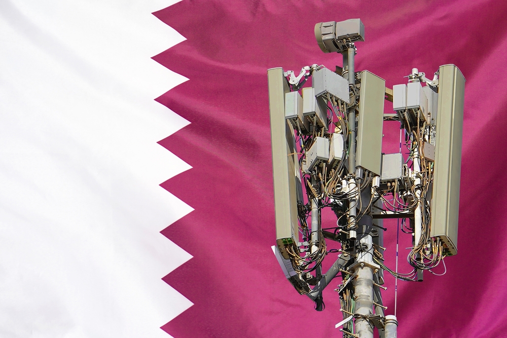 علم قطر خلف ابراج ال  5g