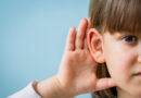 طفلة بمشكلة سمعية